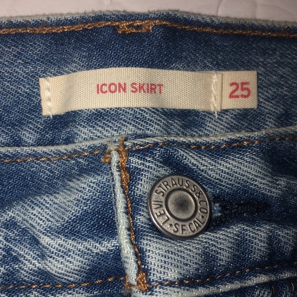 Levi's Women's Icon Skirt - Button Fly and Raw Hem - Picture 7 of 13